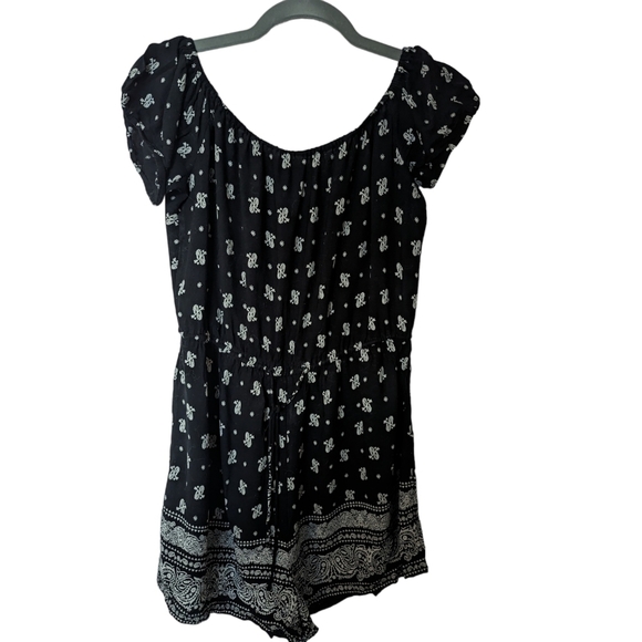 Jennifer black floral romper, off shoulder or on, big key hole in back - Picture 3 of 7